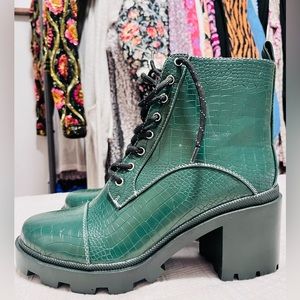 NWOT Azalea Wang Green Boots Size 9